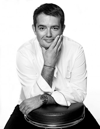 jean-francois-piege-ex-chef-du-crillon-est-aujourd-hui-a-la-tete-de-la-brasserie-thoumieux-et-de-son-restaurant-gastronomique-photo-stephane-de-bourgies